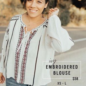 Carly Jean Los Angeles Ivy Embroidered Blo…